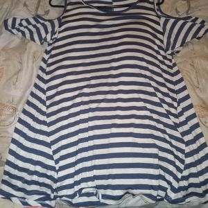 Shoulderless striped tunic